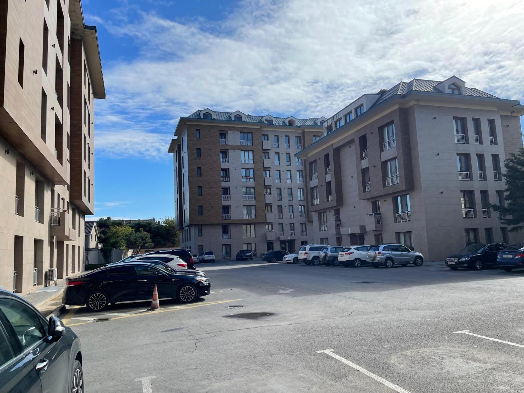 Airport Haven Cozy And Convenient Appartement Bakoe Buitenkant foto